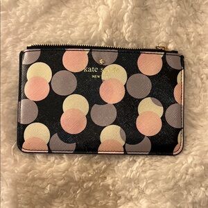 Kate Spade Polka Dot Wallet ♠️. just missing clasp zippy but it does zip!